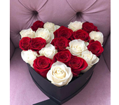 Inima bicolora: Trandafiri rosii
